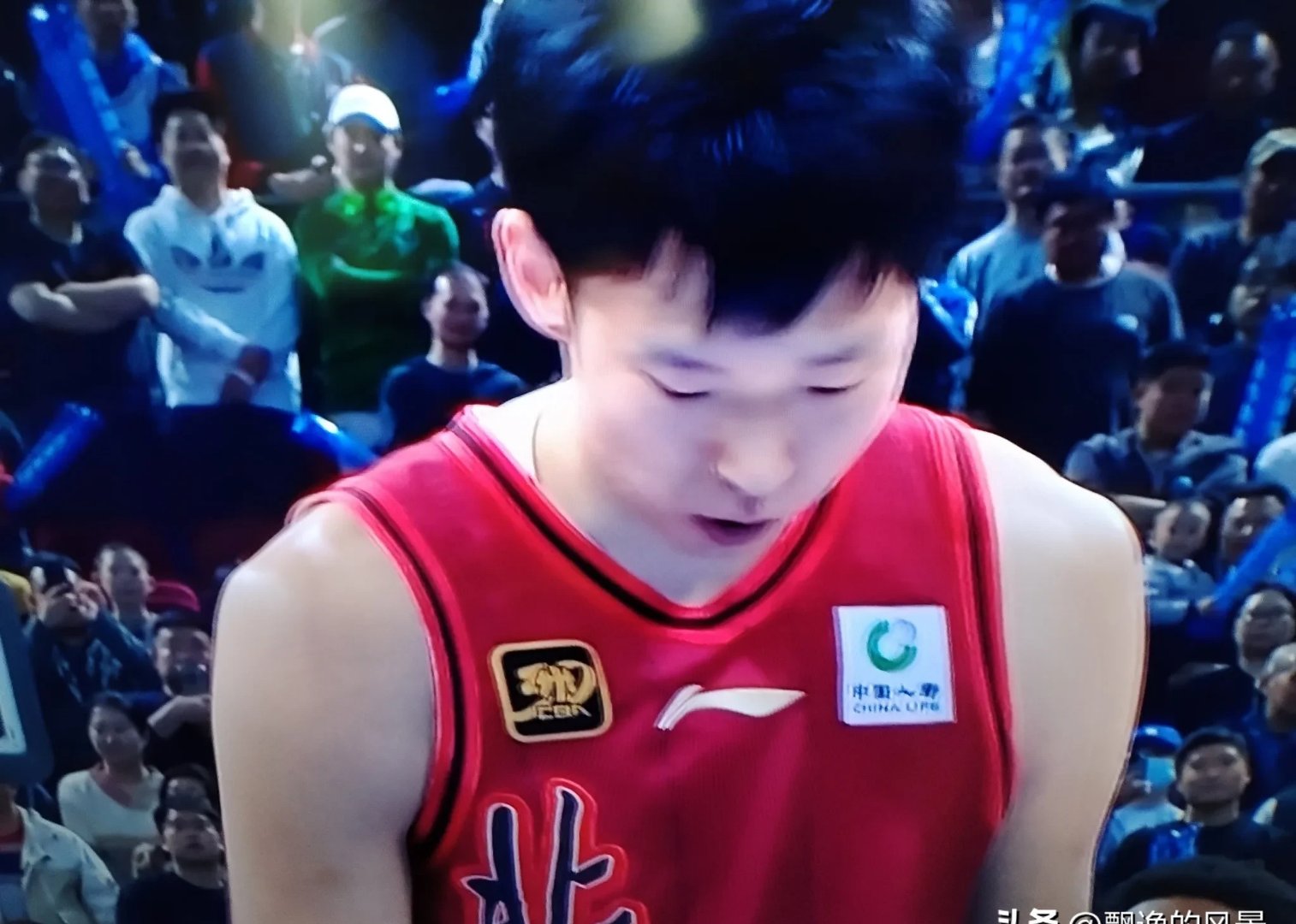 关于Ming迎来二十赛季出色发挥，老鹰观众热烈欢呼！的信息